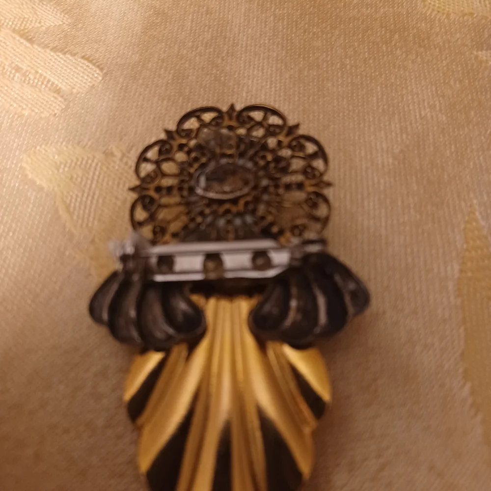 Healing Angel Nurse Brooch Pin - Picture 3 of 5
